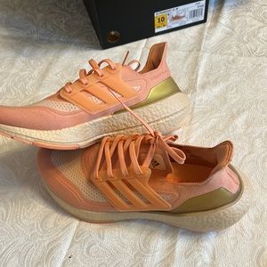NWT adidas ultra boost 21 W